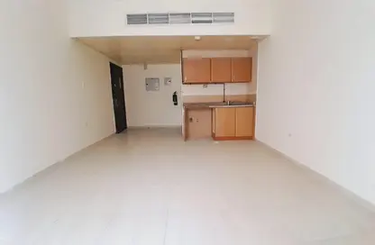 Apartment - 1 Bathroom for rent in Bu Tina - Al Sharq - Sharjah