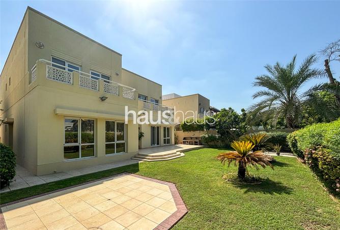 Villa - 4 Bedrooms - 4 Bathrooms for rent in Meadows 8 - Meadows - Dubai