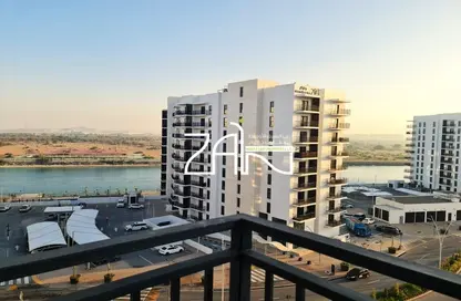 Apartment - 3 Bedrooms - 3 Bathrooms for rent in Waters Edge - Yas Island - Abu Dhabi