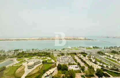 Apartment - 4 Bedrooms - 5 Bathrooms for rent in Silver Tower - Corniche Road - Abu Dhabi