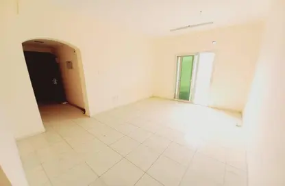 Apartment - 1 Bathroom for rent in Muwailih Building - Muwaileh - Sharjah