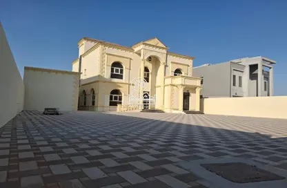 Villa - 6 Bedrooms for rent in Madinat Al Riyad - Abu Dhabi