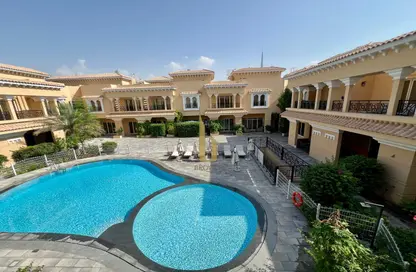 Villa - 4 Bedrooms - 5 Bathrooms for rent in Jumeirah 1 Villas - Jumeirah 1 - Jumeirah - Dubai