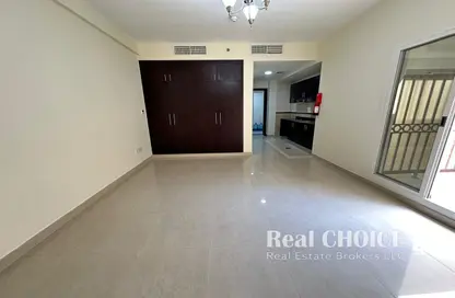 Apartment - 1 Bathroom for rent in Infinity Building - Sheikh Zayed Road - Dubai