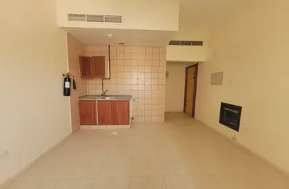 Apartment - 1 Bathroom for rent in Fire Station Road - Muwaileh - Sharjah