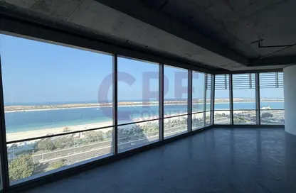 Full Floor - Studio - 2 Bathrooms for rent in Landmark Tower - Corniche Road - Abu Dhabi