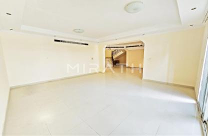 Villa - 4 Bedrooms - 5 Bathrooms for rent in Jumeirah 1 Villas - Jumeirah 1 - Jumeirah - Dubai