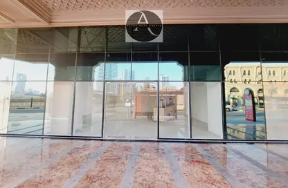 Shop - Studio - 3 Bathrooms for rent in Al Khan - Sharjah