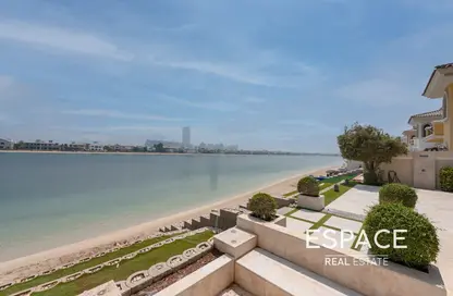 Villa - 4 Bedrooms - 5 Bathrooms for rent in Garden Homes Frond D - Garden Homes - Palm Jumeirah - Dubai