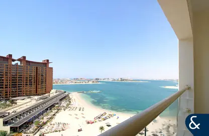 Apartment - 1 Bedroom - 2 Bathrooms for rent in Al Msalli - Shoreline Apartments - Palm Jumeirah - Dubai