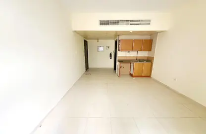 Apartment - 1 Bathroom for rent in Sohool Building - Al Butina - Sharjah