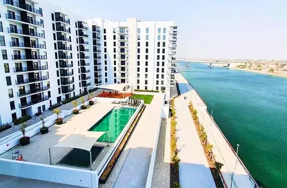 Apartment - 2 Bedrooms - 3 Bathrooms for sale in Waters Edge - Yas Island - Abu Dhabi