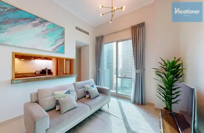 Living Room image for: Apartment - 1 Bedroom - 1 Bathroom for rent in Beauport Tower - Marina Promenade - Dubai Marina - Dubai, Image 1