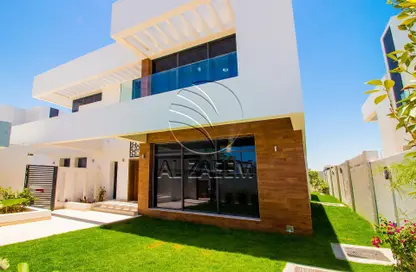 Villa - 4 Bedrooms - 6 Bathrooms for sale in West Yas - Yas Island - Abu Dhabi