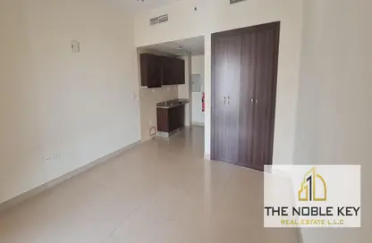 Apartment - 1 Bathroom for rent in Stadium Point - Dubai Sports City - Dubai