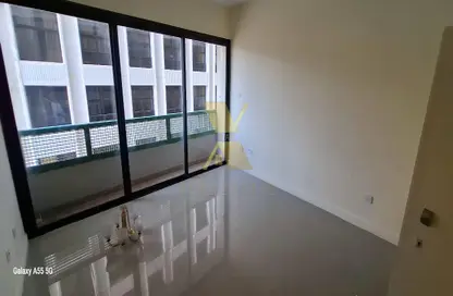 Apartment - 3 Bedrooms - 4 Bathrooms for rent in Madinat Zayed - Abu Dhabi