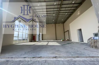 Factory - Studio - 4 Bathrooms for sale in Umm Al Thuoob - Umm Al Quwain