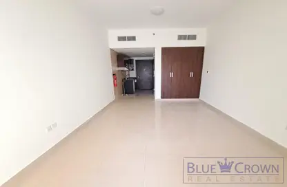 Apartment - 1 Bathroom for rent in Royal JVC Building - Jumeirah Village Circle - Dubai