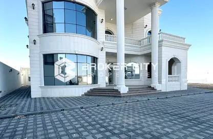 Villa - 6 Bedrooms for rent in Madinat Zayed - Abu Dhabi