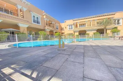 Villa - 4 Bedrooms - 5 Bathrooms for rent in Jumeirah 1 Villas - Jumeirah 1 - Jumeirah - Dubai