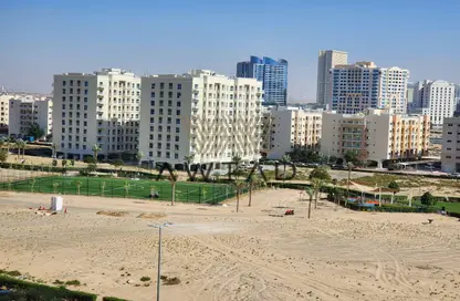 Apartment - 1 Bedroom - 1 Bathroom for sale in Mazaya 25 - Queue Point - Dubai Land - Dubai