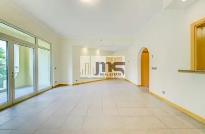 Apartment - 2 Bedrooms - 3 Bathrooms for rent in Al Anbara - Shoreline Apartments - Palm Jumeirah - Dubai