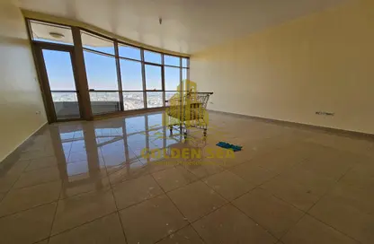 Apartment - 2 Bedrooms - 3 Bathrooms for rent in Khalidiya Centre - Cornich Al Khalidiya - Al Khalidiya - Abu Dhabi