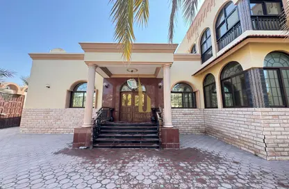 Villa - 4 Bedrooms - 4 Bathrooms for rent in Jumeirah 1 Villas - Jumeirah 1 - Jumeirah - Dubai