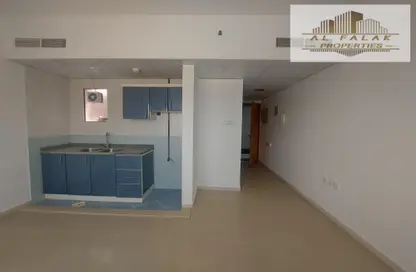 Apartment - 1 Bathroom for rent in Zakhir Tower 2 - Zakhir Towers - Al Taawun - Sharjah