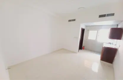 Apartment - 1 Bathroom for rent in Fire Station Road - Muwaileh - Sharjah