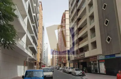 Apartment - 1 Bathroom for rent in Al Barsha 1 - Al Barsha - Dubai