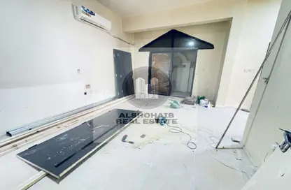 Villa - 2 Bedrooms - 1 Bathroom for rent in Al Muroor Building - Sultan Bin Zayed the First Street - Muroor Area - Abu Dhabi