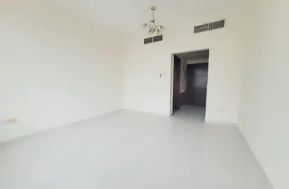 Apartment - 1 Bathroom for rent in Fire Station Road - Muwaileh - Sharjah