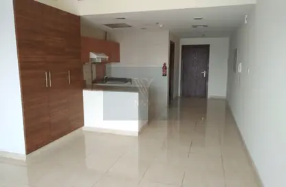 Apartment - 1 Bathroom for rent in Ajmal Sarah Tower - Dubai Residence Complex - Dubai