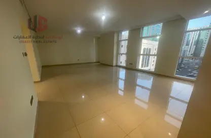 Apartment - 3 Bedrooms - 3 Bathrooms for rent in Al Heel Tower - Mubarak Bin Mohammed Street - Al Khalidiya - Abu Dhabi