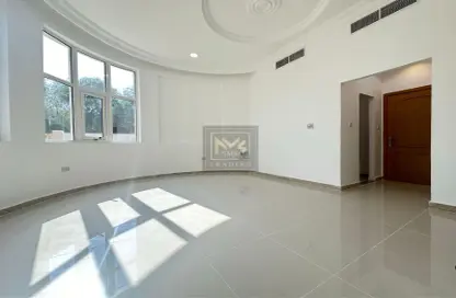 Apartment - 1 Bathroom for rent in Al Mushrif Villas - Al Mushrif - Abu Dhabi