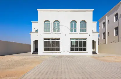 Villa - 3 Bedrooms - 5 Bathrooms for rent in Madinat Al Riyad - Abu Dhabi