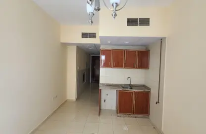 Apartment - 1 Bathroom for rent in Muwaileh 29 Building - Muwaileh - Sharjah