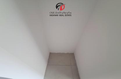 Apartment - 1 Bathroom for rent in Al Warsan 4 - Al Warsan - Dubai