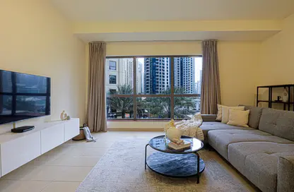 Living Room image for: Apartment - 3 Bedrooms - 3 Bathrooms for rent in Amwaj 4 - Amwaj - Jumeirah Beach Residence - Dubai, Image 1