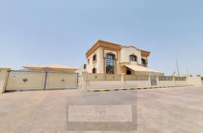 Villa - 4 Bedrooms - 5 Bathrooms for rent in Mohamed Bin Zayed Centre - Mohamed Bin Zayed City - Abu Dhabi