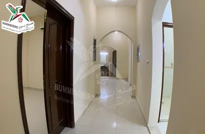 Hall / Corridor image for: Villa - 5 Bedrooms - 7 Bathrooms for rent in Slemi - Al Jimi - Al Ain, Image 1