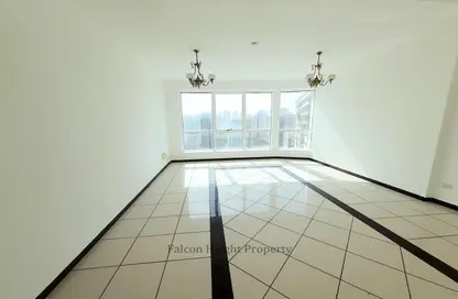 Apartment - 3 Bedrooms - 3 Bathrooms for rent in Yasmeen Tower - Al Majaz 2 - Al Majaz - Sharjah