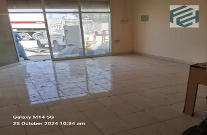 Shop - Studio - 1 Bathroom for rent in Al Sajaa - Sharjah