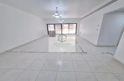 Apartment - 3 Bedrooms - 3 Bathrooms for rent in Al Buteen - Al Ras - Deira - Dubai