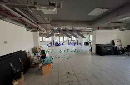 Half Floor - Studio - 1 Bathroom for rent in Hamdan Street - Abu Dhabi