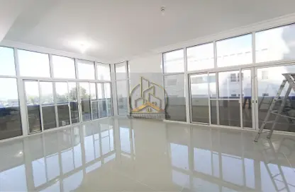 Apartment - 3 Bedrooms - 4 Bathrooms for rent in Ganadah Tower - Al Khalidiya - Abu Dhabi