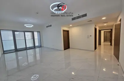 Apartment - 2 Bedrooms - 3 Bathrooms for rent in Titanium Tower - Al Karama - Dubai