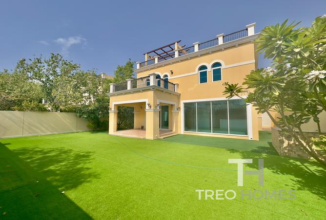 Villa - 4 Bedrooms - 5 Bathrooms for sale in Jumeirah Park Homes - Jumeirah Park - Dubai