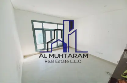 Apartment - Studio - 4 Bathrooms for rent in Al Qulaya'ah - Al Sharq - Sharjah